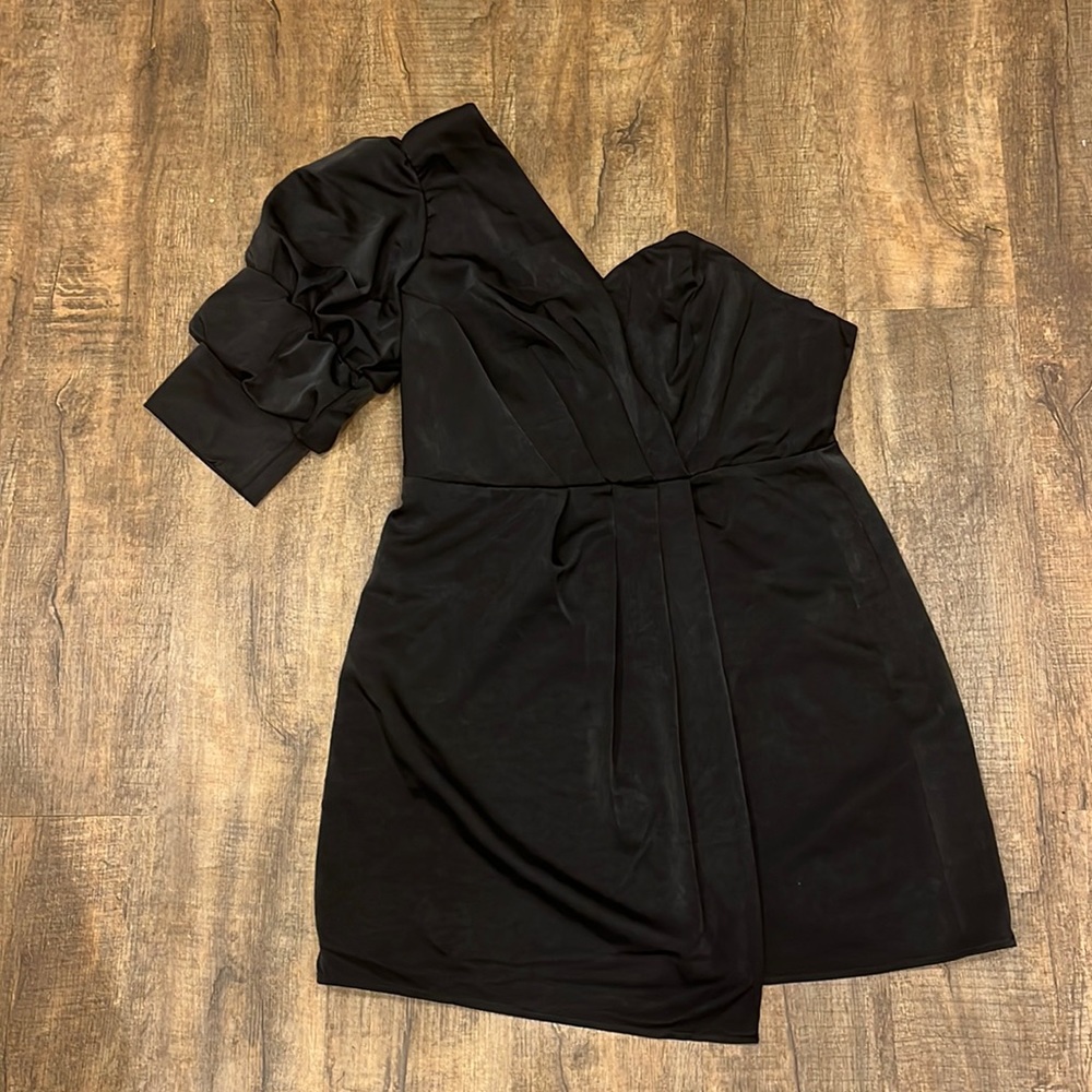 Black one shoulder mini dress 🖤